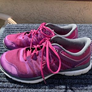 Fila lightweight athletic running shoes size 7.5